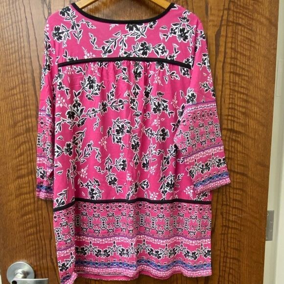 Woman within black and pink casual knit floral boho tunic top - Picture 6 of 7